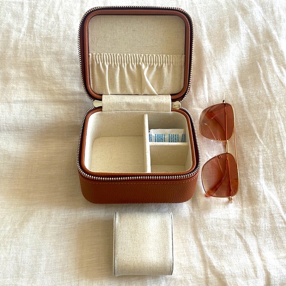 Mark & Graham Travel Accessories Case – New – Compact Organizer - Picture 5 of 8